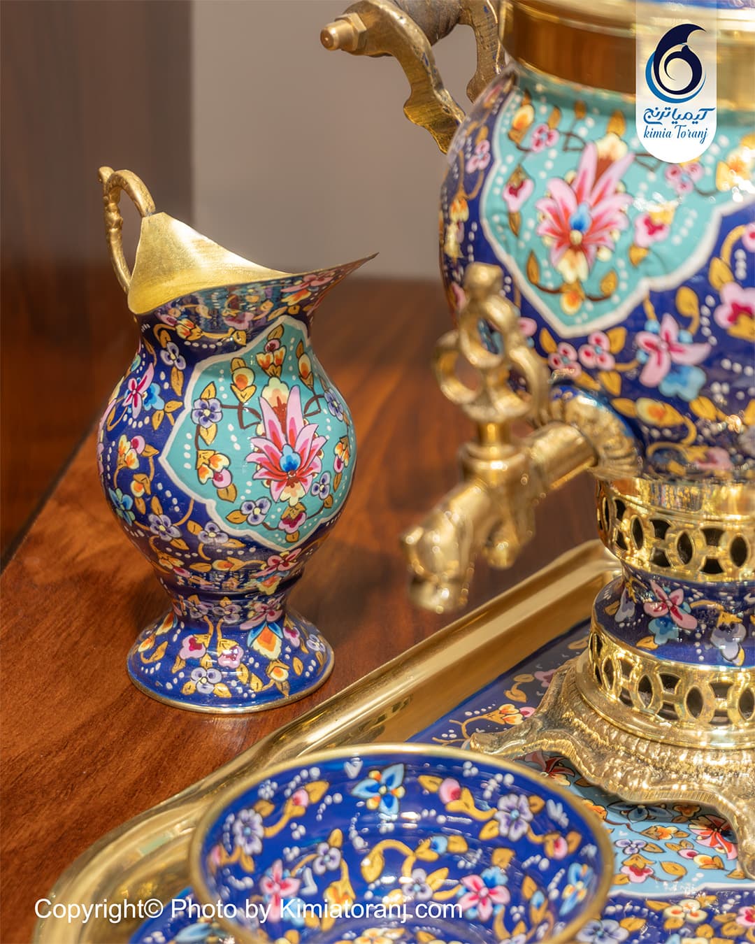 سرویس سماور دکوری 1 لیتری برنجی شامل سماور قوری پارچ جام و سینی