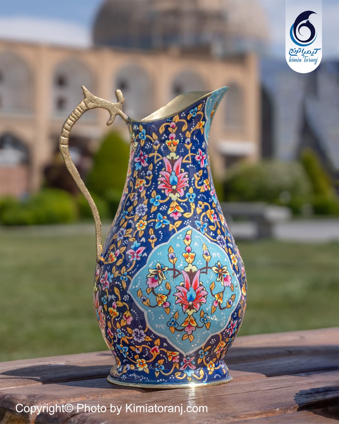 نمای نزدیک نقاشی پرداز روی سماور دکوری توپی برنجی 3 لیتری