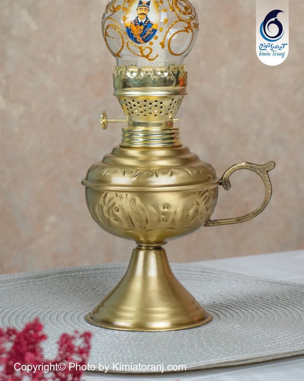 چراغ متوسط قلم زنی دسته دار برنجی - 3