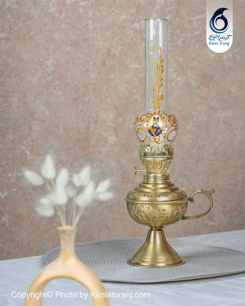 چراغ متوسط قلم زنی دسته دار برنجی
