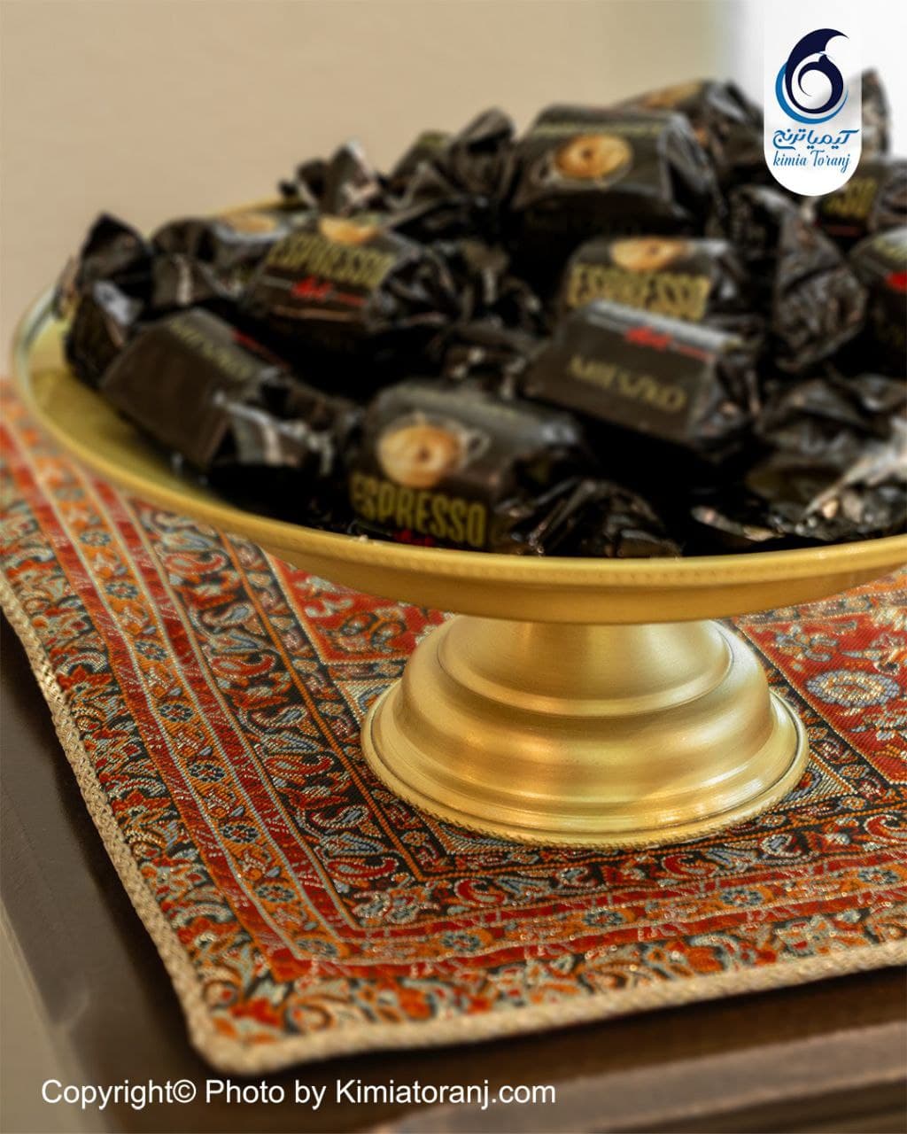 نمای جانبی شیرینی خوری تک پایه برنجی با ارتفاع ۱۴ سانتی‌متر