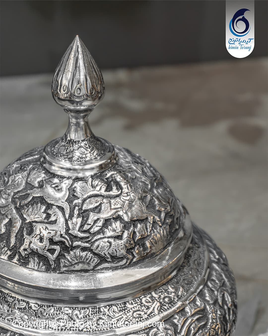 نمای جانبی شکلات خوری مسی قلمزنی دست‌ساز