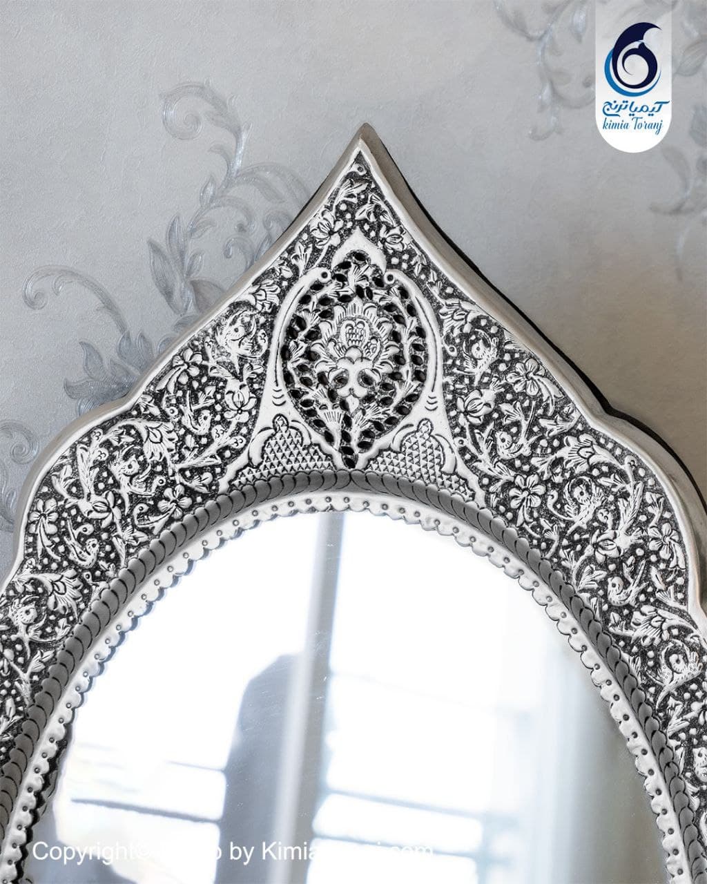 نمای نزدیک قلم گل و مرغ آینه شمعدان عروس بیضی تاجدار شبه نقره