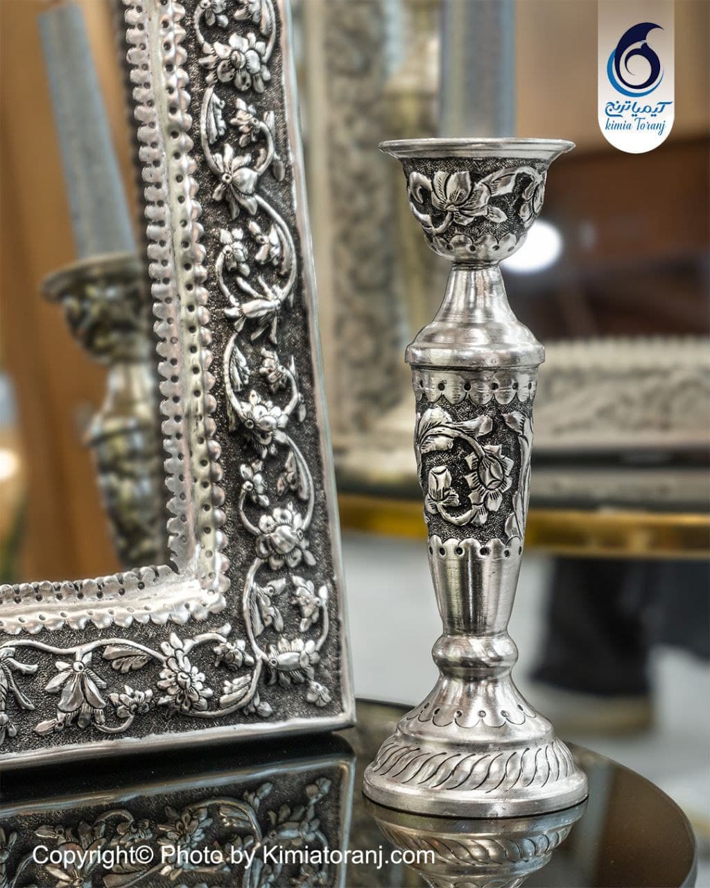 نمای نزدیک قلم گل برجسته آینه شمعدان چهارگوش شبه نقره پتینه