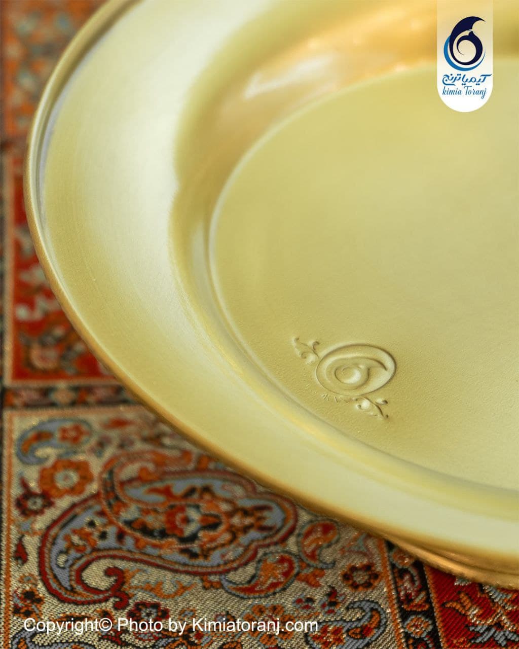 سطح ۲۶ سانتی‌متری شیرینی خوری تک پایه برنجی برای سرو شیرینی و شکلات
