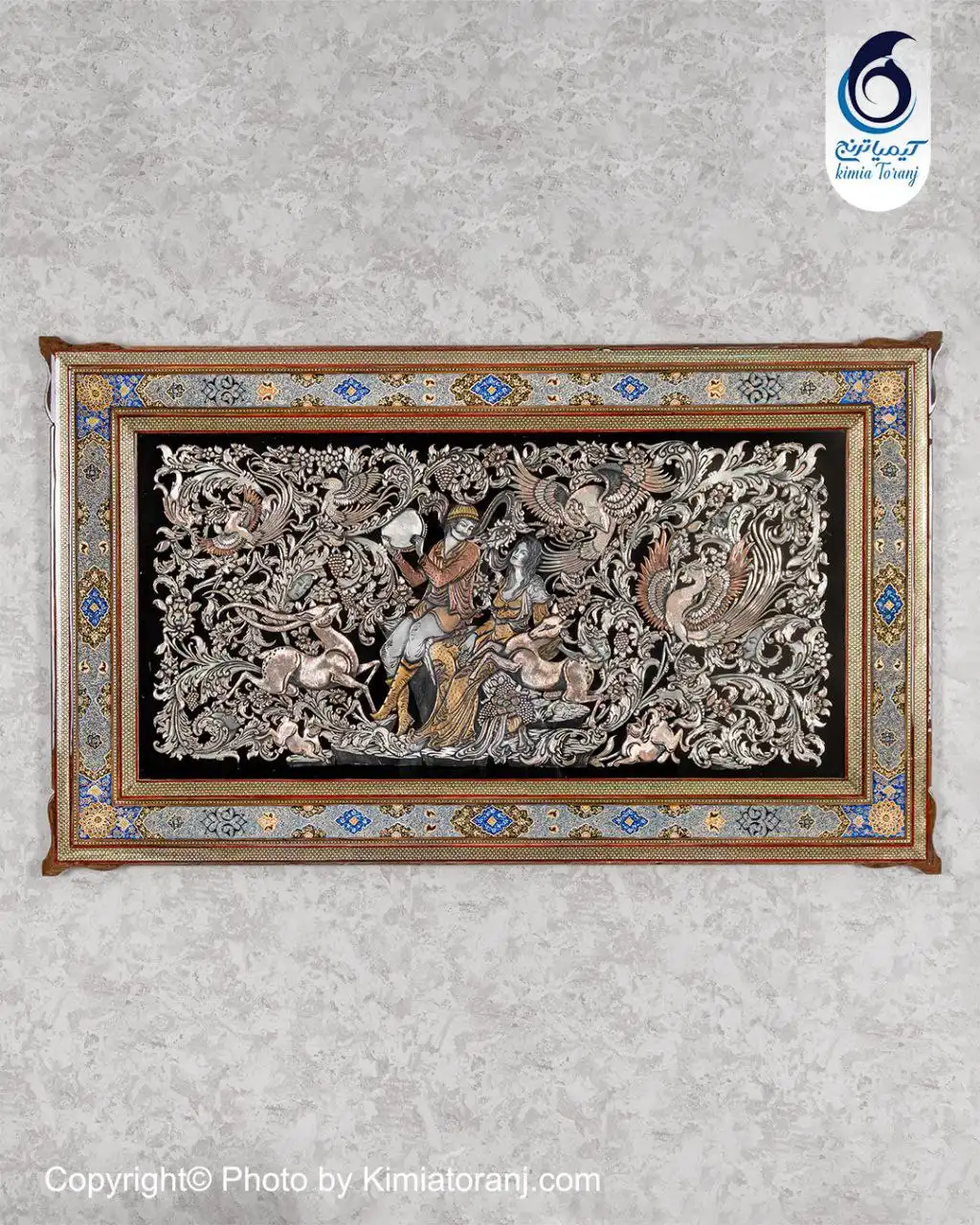 تابلوی قلم‌زنی اصفهان با طرح اسلیمی و گل و مرغ روی فلز دست‌ساز