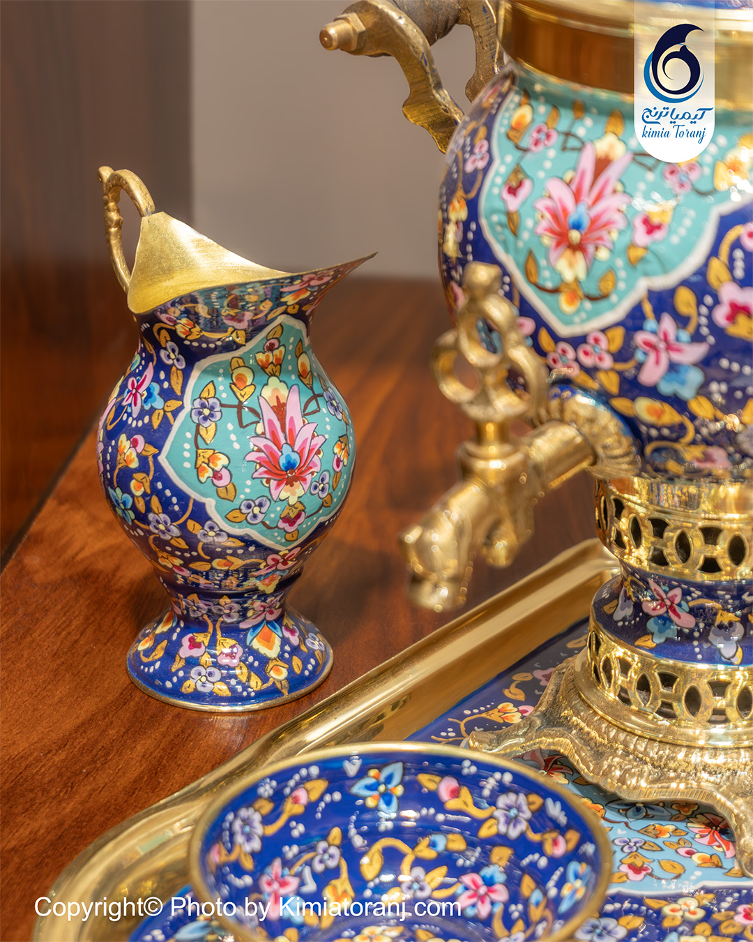 سرویس سماور دکوری 1 لیتری برنجی شامل سماور قوری پارچ جام و سینی