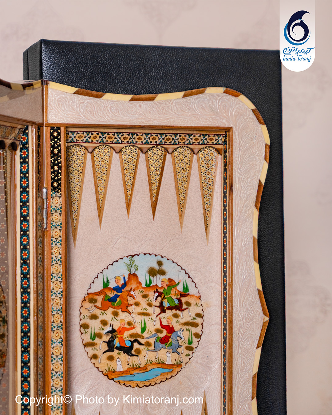 جزئیات تزیینات تذهیب در تخته نرد شکار