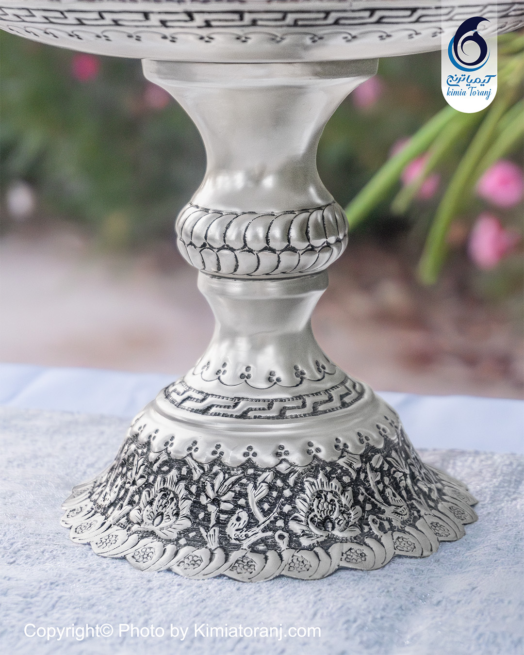 نمای پایه تکی میوه‌خوری برنجی با آبکاری شبه‌نقره و پتینه