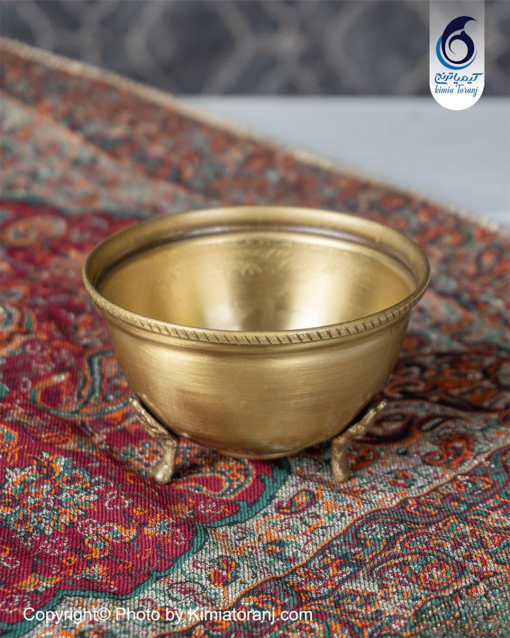 پیاله سه پایه کوچک ساده برنجی با دهانه ۸ سانتیمتر