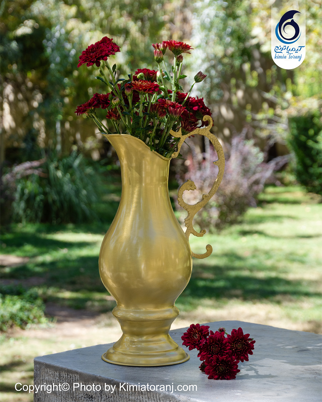 پارچ پایه بلند برنجی با طراحی کلاسیک