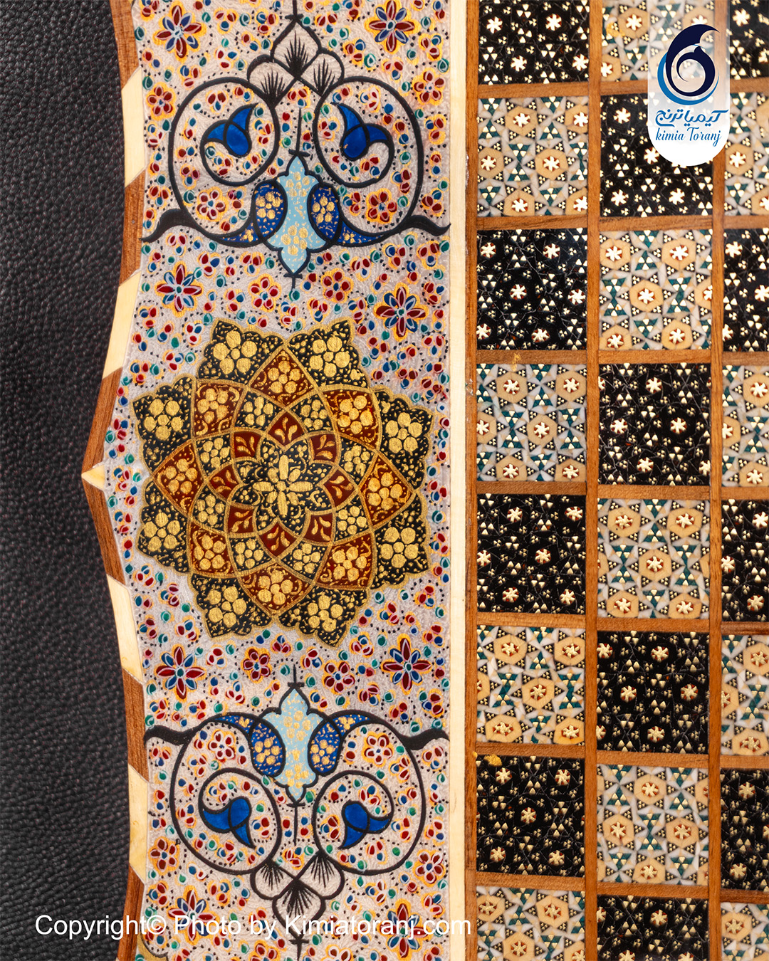 نمای نزدیک جزئیات تذهیب روی تخته نرد